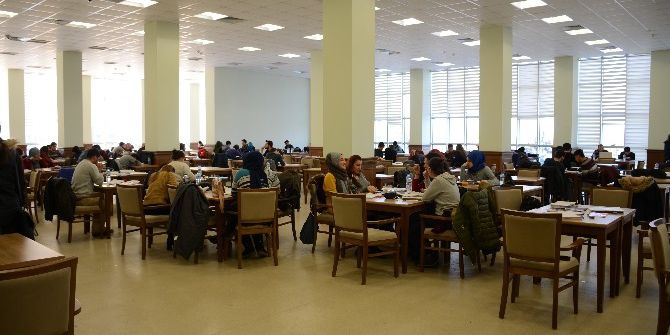 Final Dönemi Öğrenciler Kütüphaneden Çıkmıyor