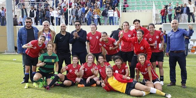 Döşemealtı Kadın Futbol Takımı Trabzon Yolcusu