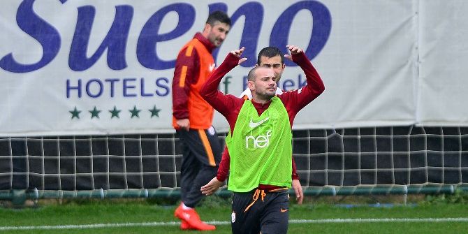 Galatasaray, Yağmur Altında Çalıştı