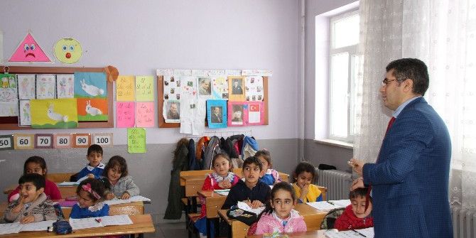 Varto Kaymakamı Çetin, Okulları Ziyaret Etti