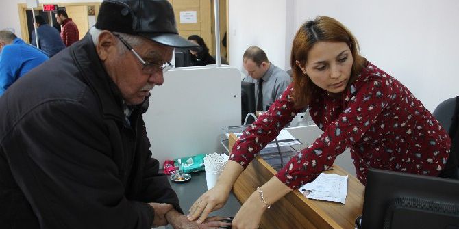 Nüfus Müdürlüklerinde Çipli Kimlik Kuyruğu