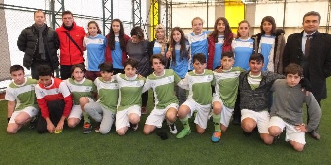 Burhaniye Hacı Mustafa Müdüroğlu Ortaokulu’nda Çifte Madalya Sevinci