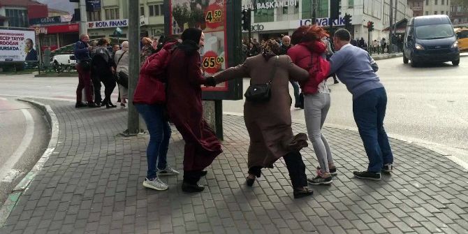 Az Daha Uçuyorlardı