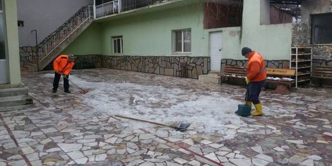 Alaşehir Belediyesi’nden Buzlanma Çalışması