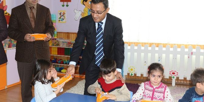 Minik Öğrencilere Florürlü Vernik Uygulaması Yapıldı