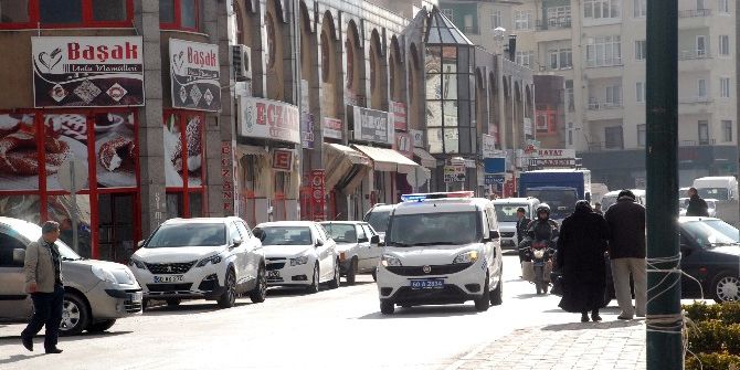 Tokat’ta Yabancı Uyruklu Şüpheli Şahıs İhbarı Polisi Harekete Geçirdi
