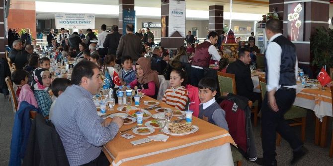 Askon Bitlis Şubesinden 100 Öğrenciye Giyim Ve Kırtasiye Yardımı