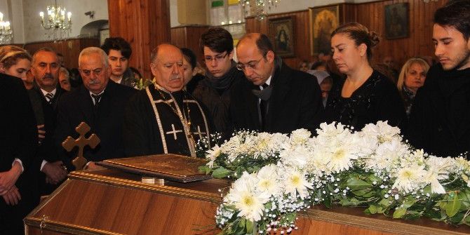 Lora Turan Son Yolculuğuna Uğurlandı