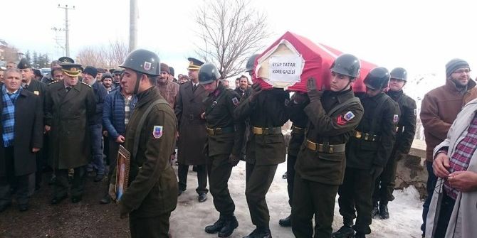 Kore Gazisi Toprağa Verildi