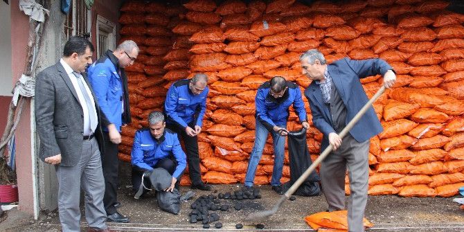 Ekipler Kömür Satıcıları Ve Apartmanları Denetledi
