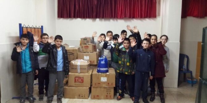 Vefakar Öğretmenden Eski Okuluna Yardım