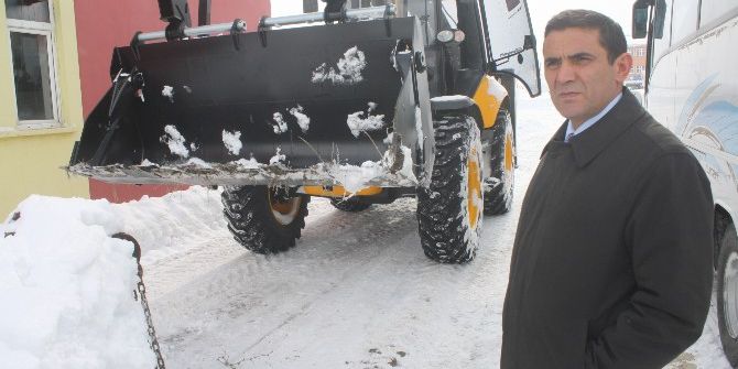 Düzkışla Belediyesi’ne İş Makinesi Hibe Edildi