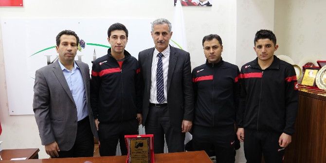 Belediye Başkanı Kara’ya Plaket