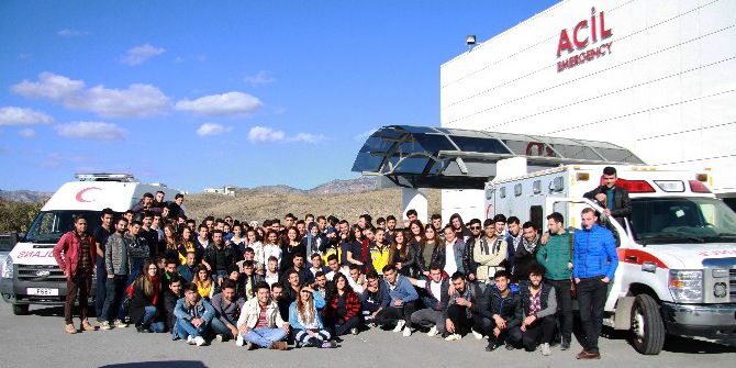 Yakın Doğu Üniversitesi Sokak Hayvanları İçin Sosyal Sorumluluk Projesi