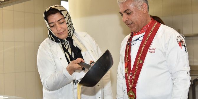 Profesyonel Aşçılara Yöresel Yemekler Öğretildi