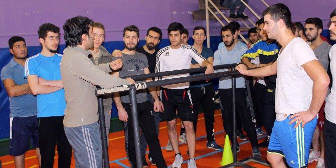 Gençler Polislik Sınavına Hazırlanıyor