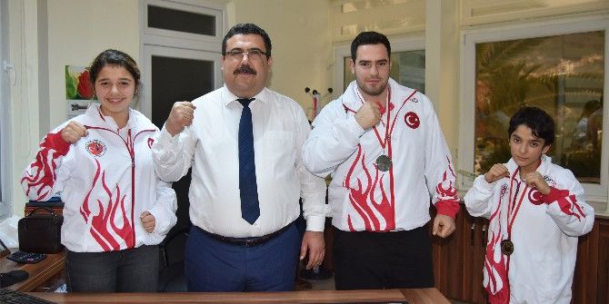 Muay Thai Sporcuları Erdoğan’ı Ziyaret Etti