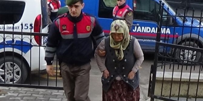 Komşusunu 3 Yerinden Bıçaklayan Kadın Tutuklandı