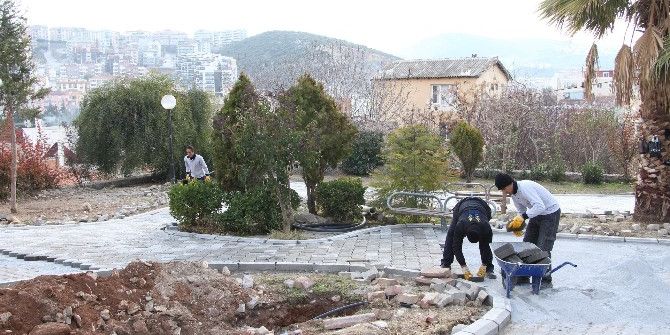 Kuşadası’nda Parklar Yenileniyor