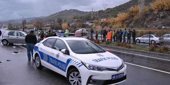 Fethiye’de Kazaya Müdahale Eden Polislere Otomobil Çarptı; 3 Yaralı