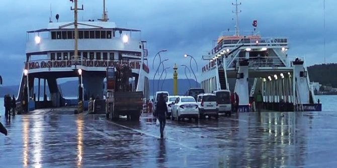 Çanakkale’de Feribot Seferlerine Fırtına Engeli