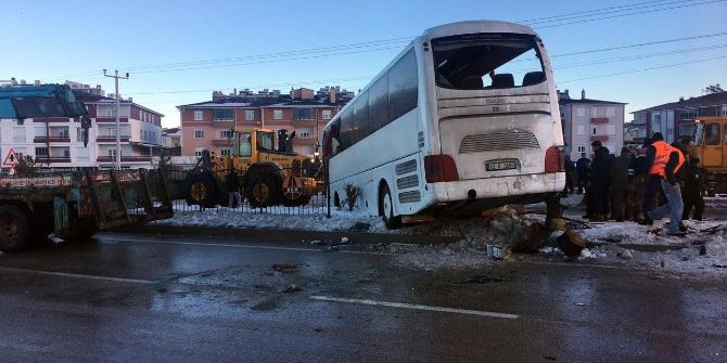 Konya’da Öğrencileri Taşıyan Otobüs Devrildi: 3 Ölü, 40 Yaralı