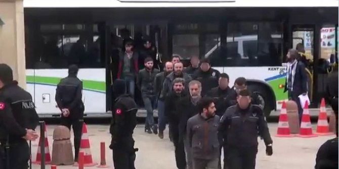 Aralarında Parti Ve Belediye Başkanlarının Da Bulunduğu 21 Kişi Tutuklandı