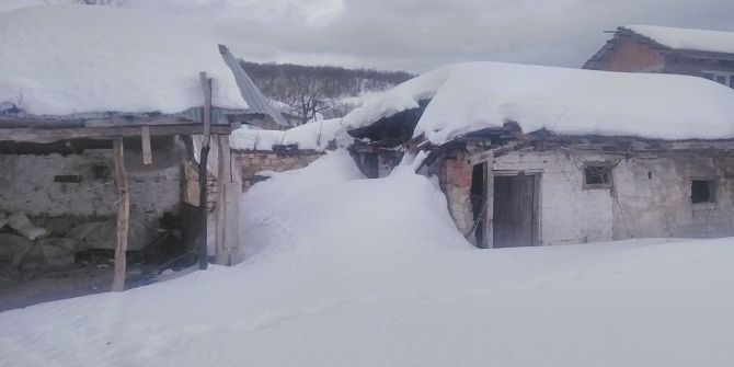 Asırlık Çatılar Kara Dayanamadı