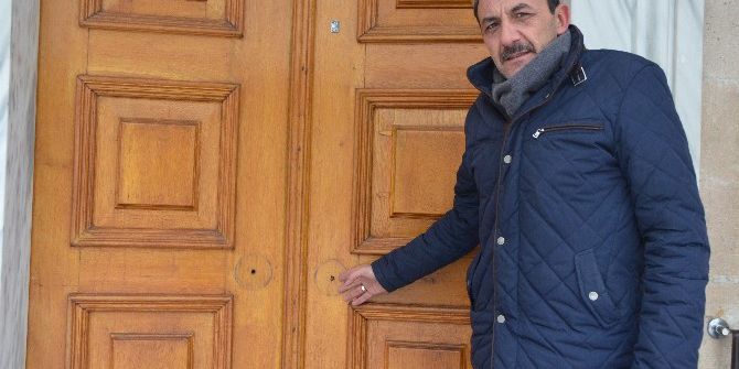 Tarihi Eser Diye Cami Kapısının Kollarını Çaldılar