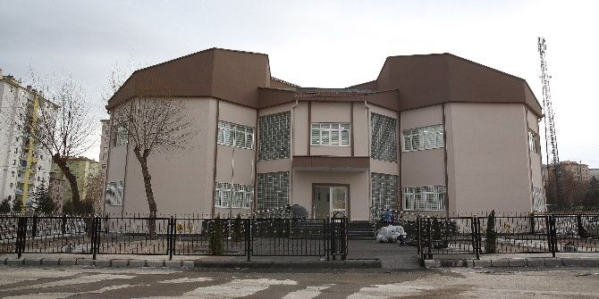 Belsin Kütüphanesi Yenileniyor