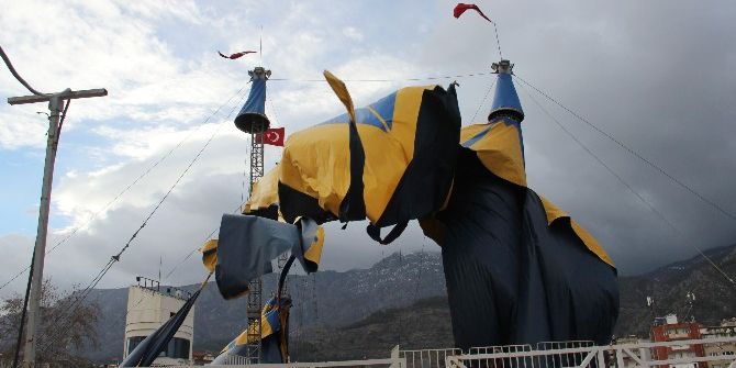 Dev Sirk Çadırı Yerle Bir Oldu