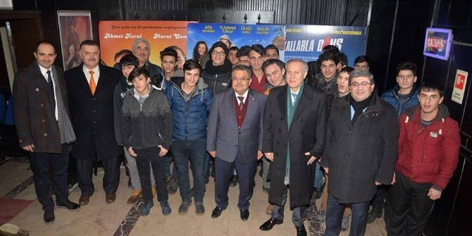 Sevgi Evlerinde Kalan Gençlerle Sinemada Buluşuldu