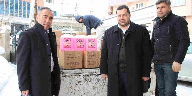 Varto Belediyesi’nden Cami Ve Cemevine Temizlik Malzemesi Yardımı