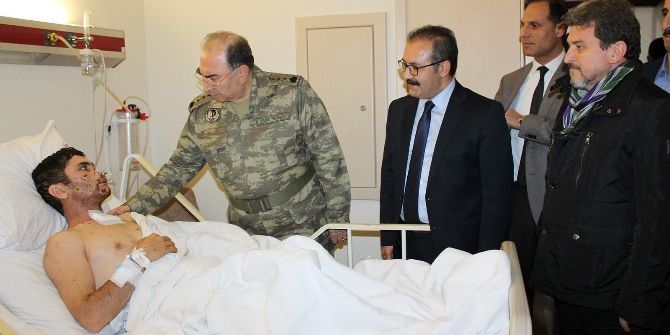 Tsk Sağlık Komutanı Bilgiç’den Doç. Dr. Gülşen’e Plaket