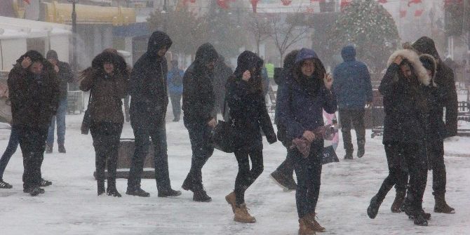 Edirne’de Eğitime Ve Kamuya ‘Kar’ Engeli