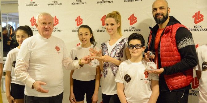 Ünlü Oyuncu Wilma Elles, Obeziteye Karşı Çocuklarla Harekete Geçti