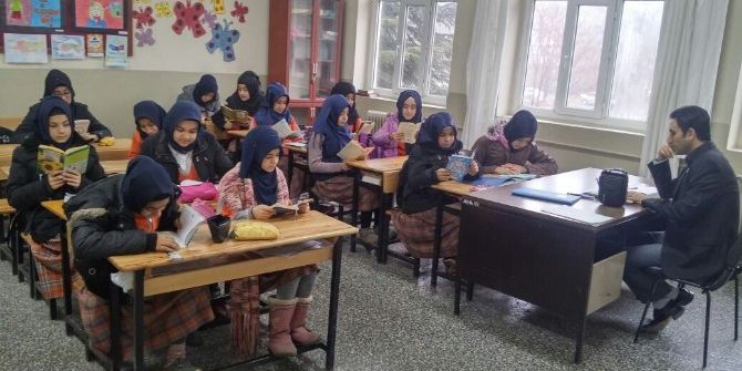 Gölbaşı İmam Hatip Ortaokulunda Kitap Okuma Projesi Başladı