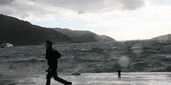 Marmaris’te Fırtına Etkili Oluyor