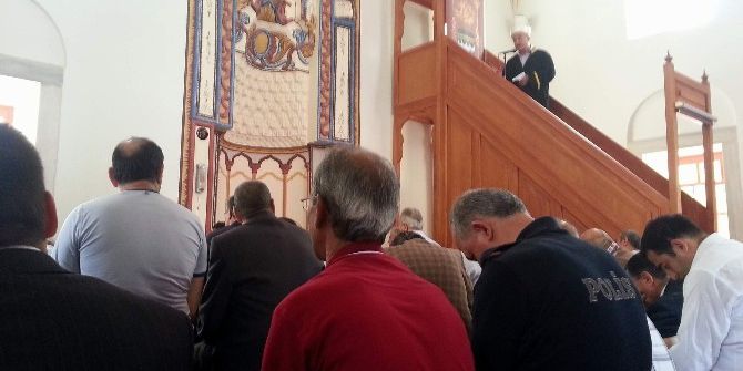 Cuma Hutbesinde Teröre Karşı Birlik Beraberlik Çağrısı