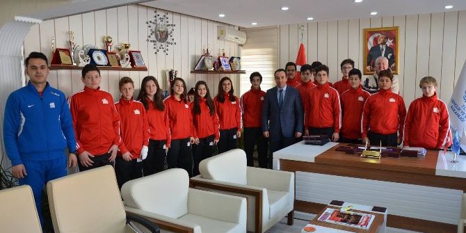 Bilecik Temsilcisi Basketbol Ve Voleybol Takımları Uşak’a Uğurlandı