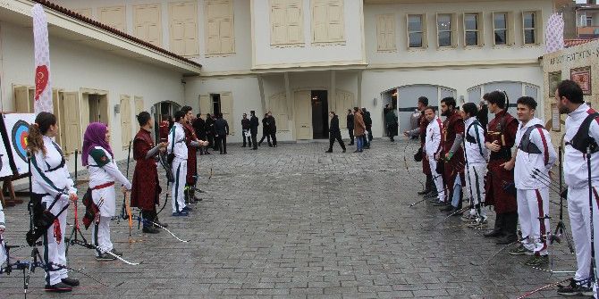 Bakan Avcı, El Yazması Mushaf-ı Şerif’i Okçular Vakfı’na Teslim Etti