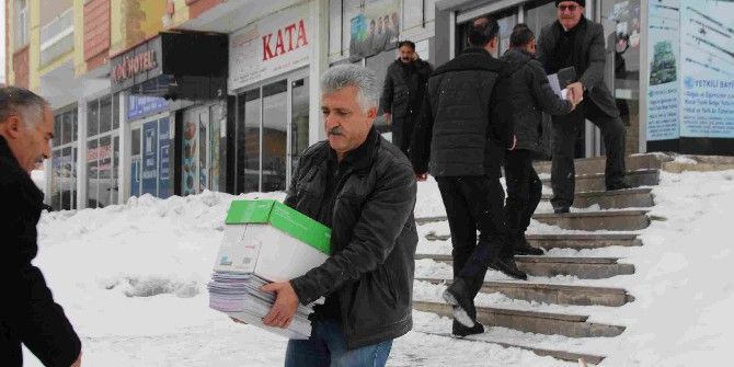 Varto Dernekleri Başkanlığından Sınavlara Hazırlanan Öğrencilere Kitap Desteği