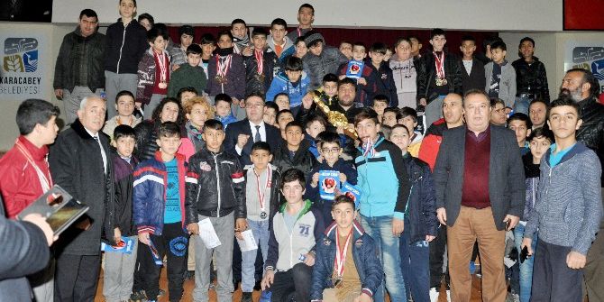 Milli Güreşçiler Karacabey’de Öğrencilerle Buluştu