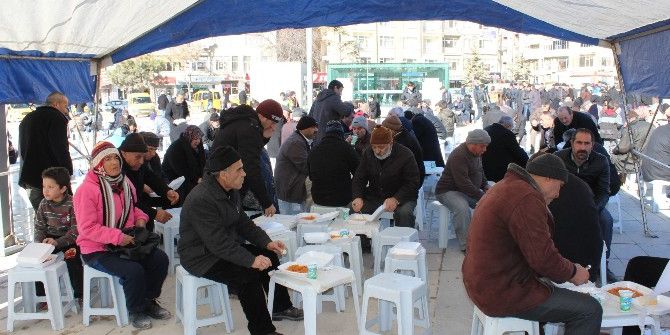 Geleneksel Pilav Dağıtımından Aylık 5 Bin Kişi Faydalanıyor