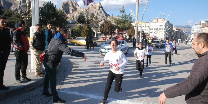 Tokat’ta Mehmet Akif İnan Anısına Koşu Düzenlendi