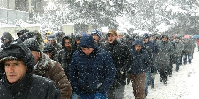 Kosovalılar Fransa’yı Protesto Etti
