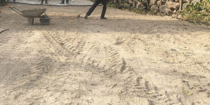 Koyulhisar’da Parke Taşı Döşeme Çalışmaları Sürüyor
