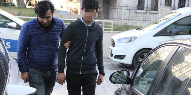 Yolcu Otobüsünde Bin 300 Paket Kaçak Sigarayla Yakalandı