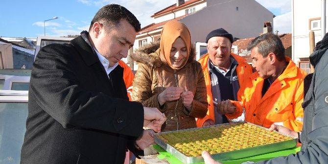 Başkan Bakıcı’nın Kar Temizleme Ekiplerine Baklava İkramı