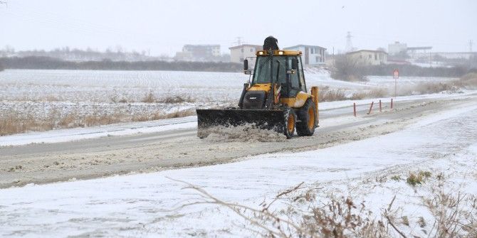 Edirne’de Kar Nedeniyle 63 Köy Yolu Ulaşıma Kapandı